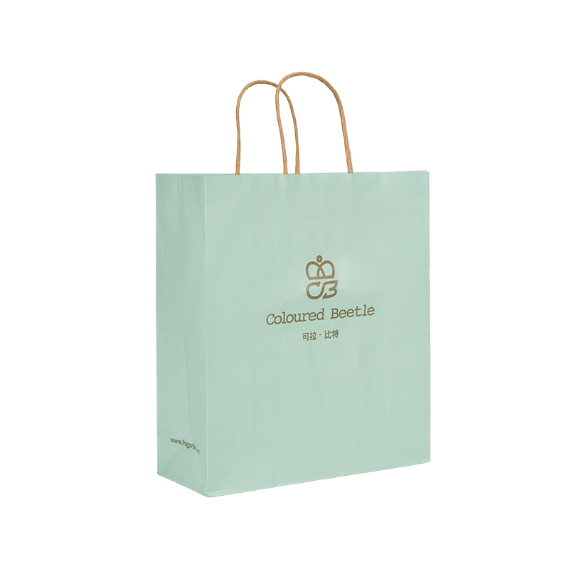 Vaatepakkaus vaakasuora kädessä pidettävä paksunnettu valkoinen pahvilaukku